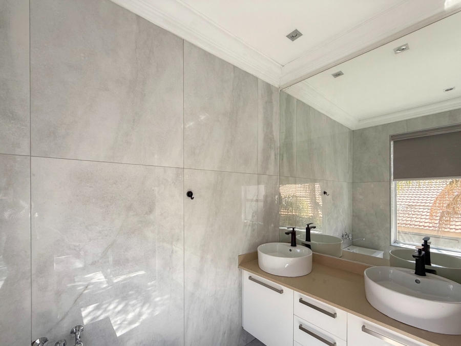 5 Bedroom Property for Sale in The Islands Estates North West